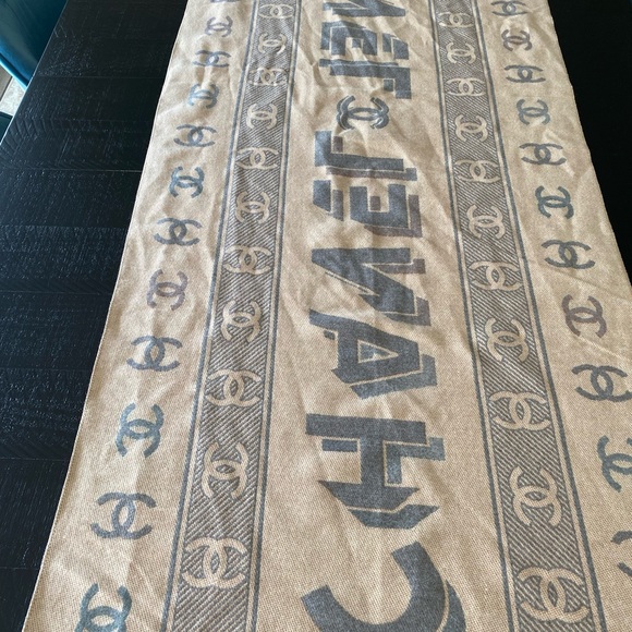 CHANEL Beige and Black Logo Scarf - Picture 4 of 12